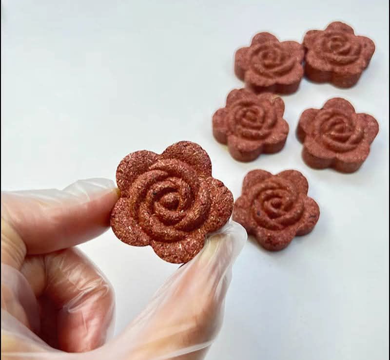 4 Rose cookies 