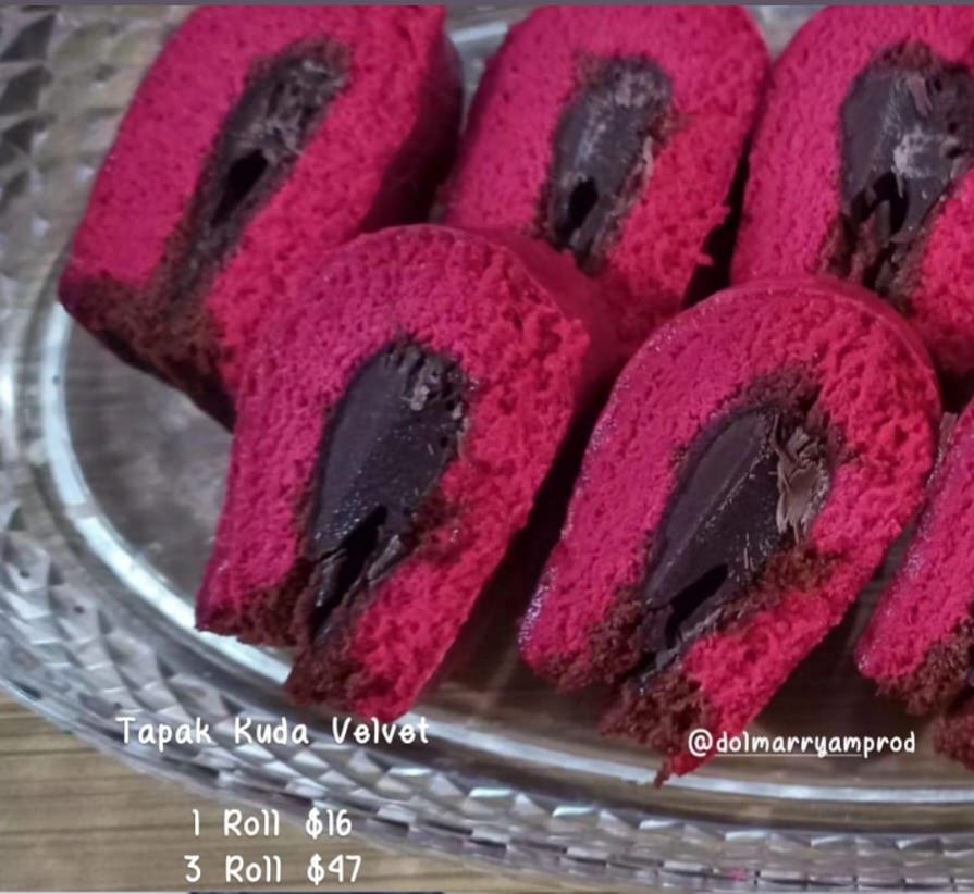 Red Velvet / Kinder Roll Cakes (3 pcs)