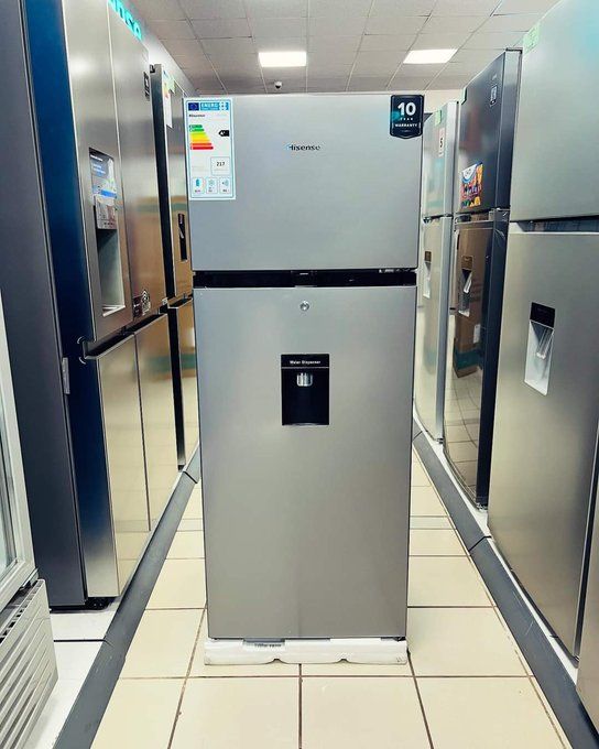 Hisense 270 liter, Double Door Refrigerator with Dispenser