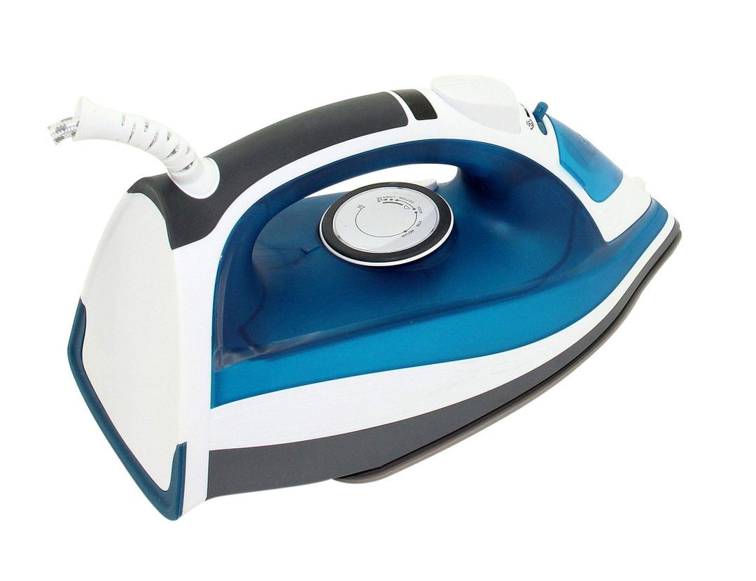 SONASHI STEAM IRON WITH CERAMIC SOLEPLATE -2400W SI-5075C