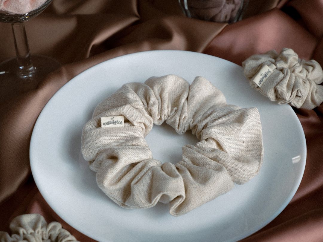 🍪 Cookies & Cream Beige Macaron Classic Scrunchie