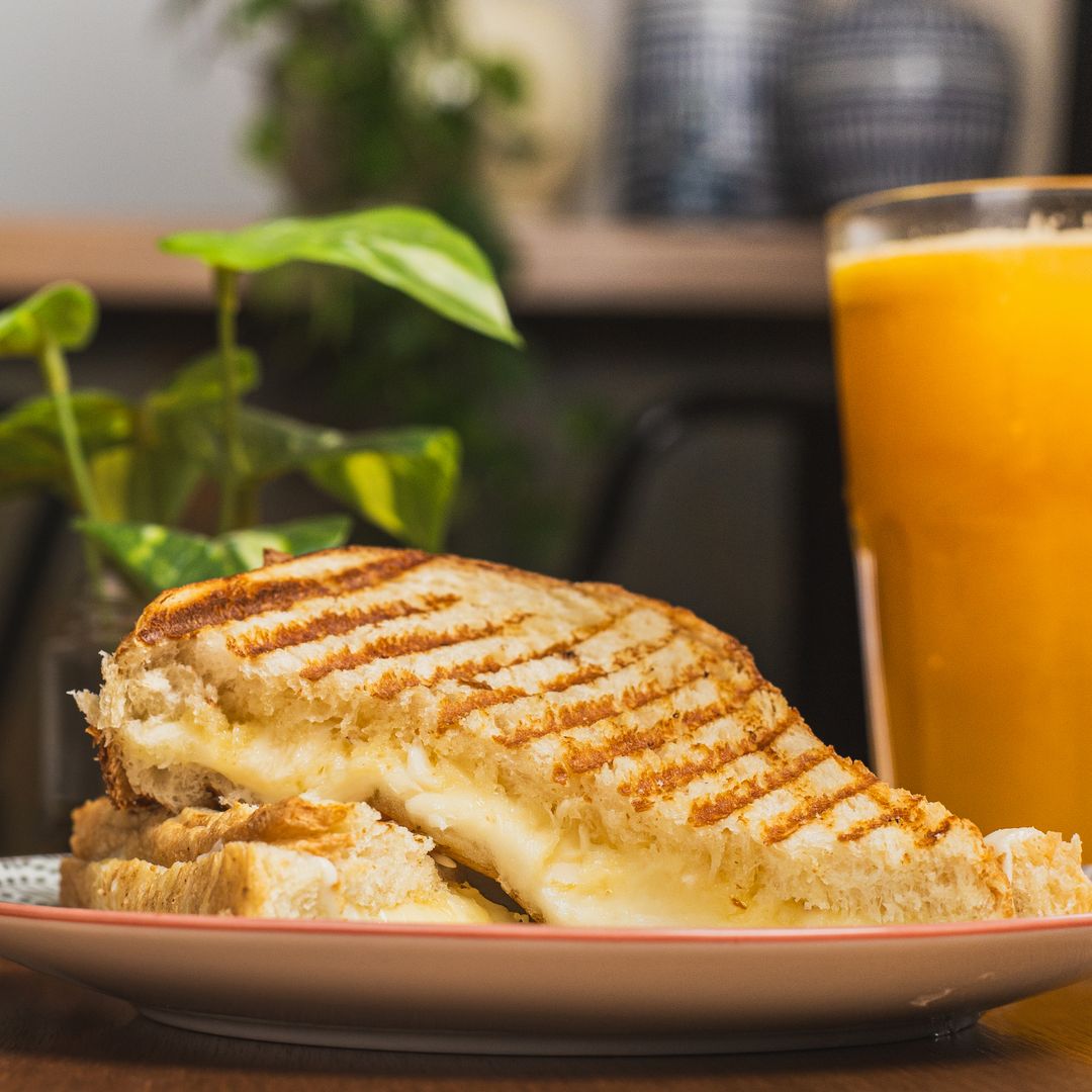 Grilled cheese (sandwich caliente de queso)