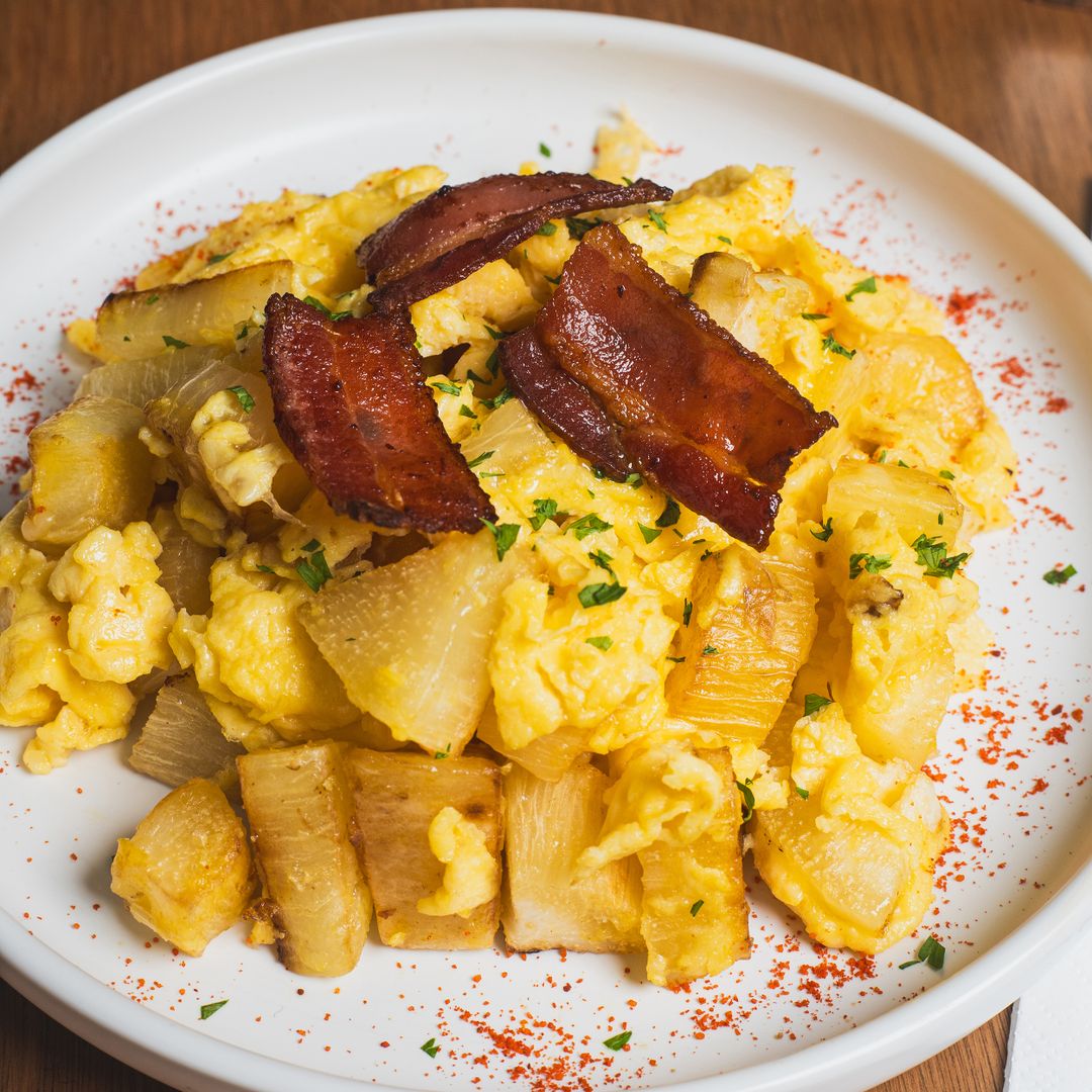 Mandi’o chyryry con panceta y cebollita de verdeo