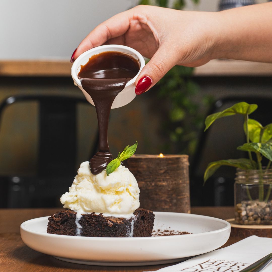 Brownie con helado