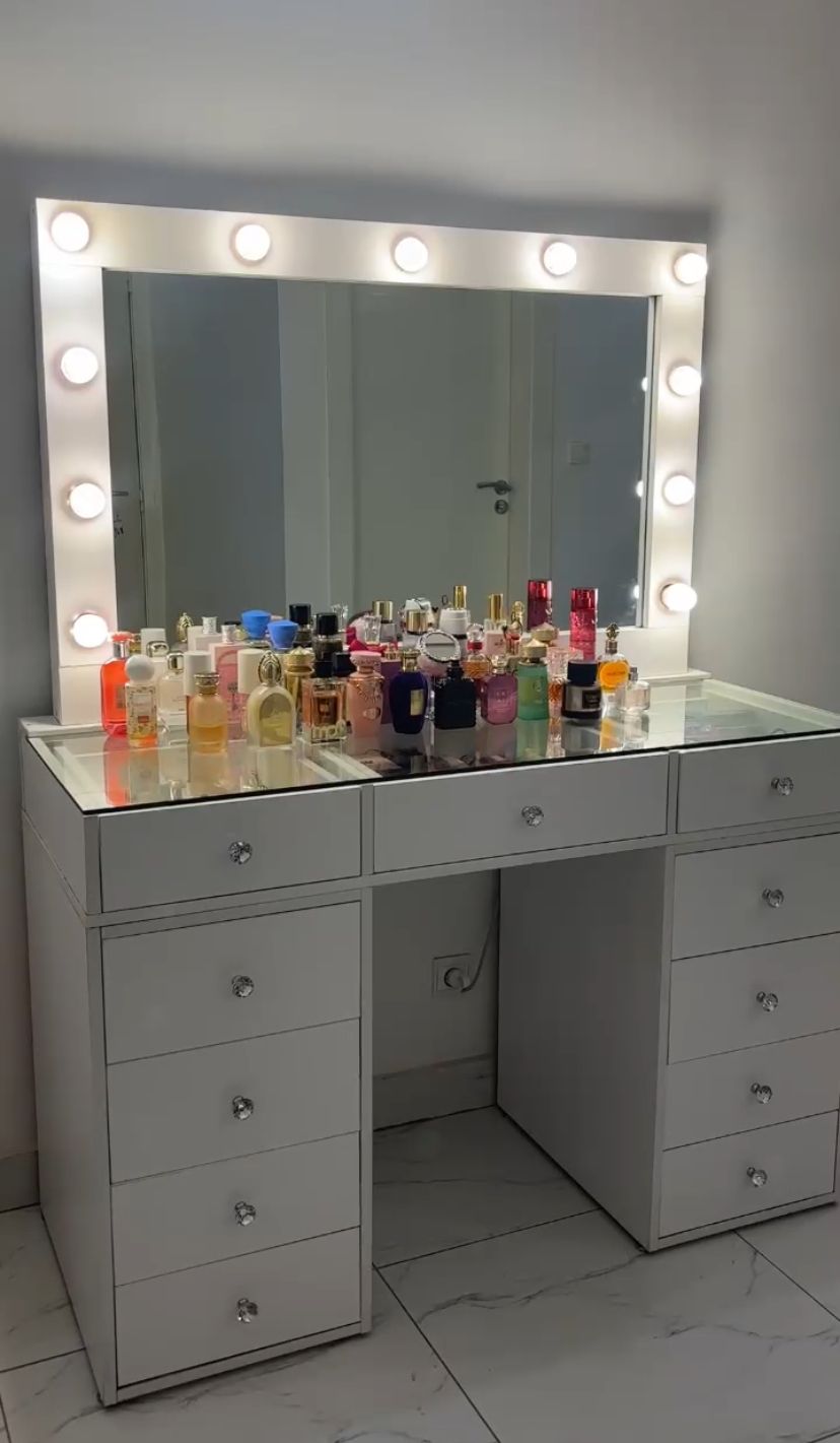 Coiffeuse vanity