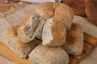 Almond Spinach Pandesal