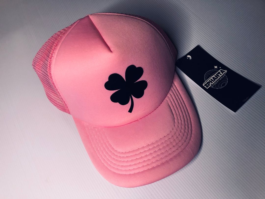 Lucky charm leaf Cap