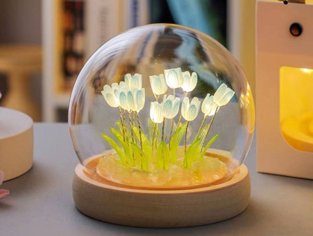 TULIP LAMP