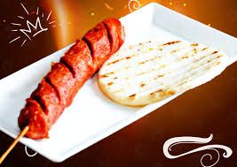 Chorizo con arepa