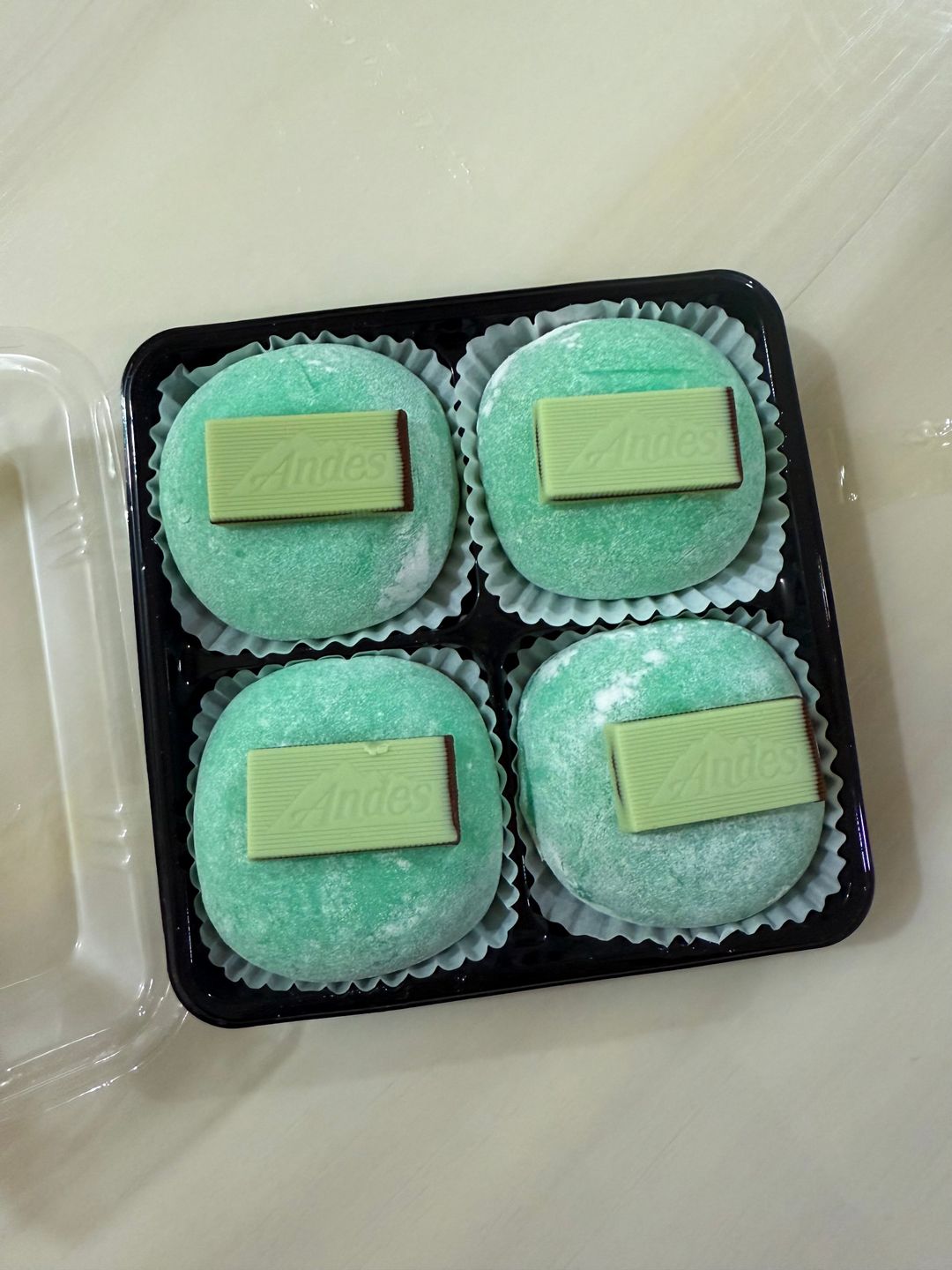 Peppermint Snow Ball Mochi 4pcs/box