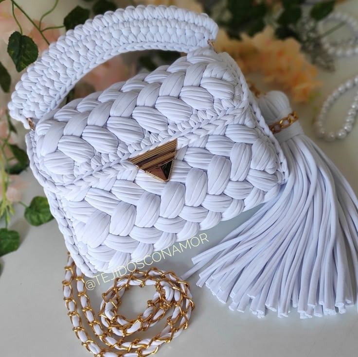 Marshmallow Puff Handbag 