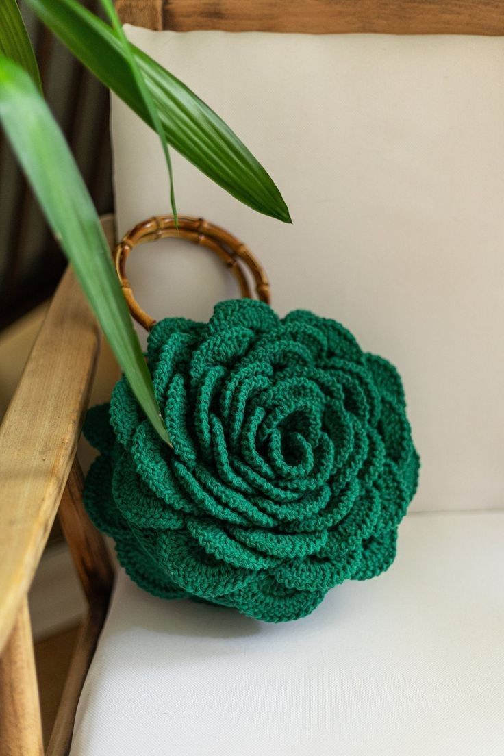 Floral crochet handbag 