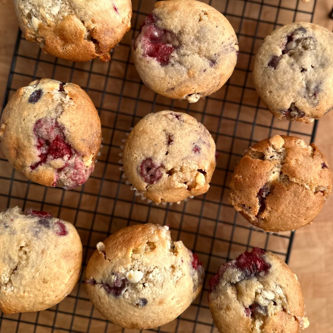 Muffins aux framboises & brisures de chocolat blanc