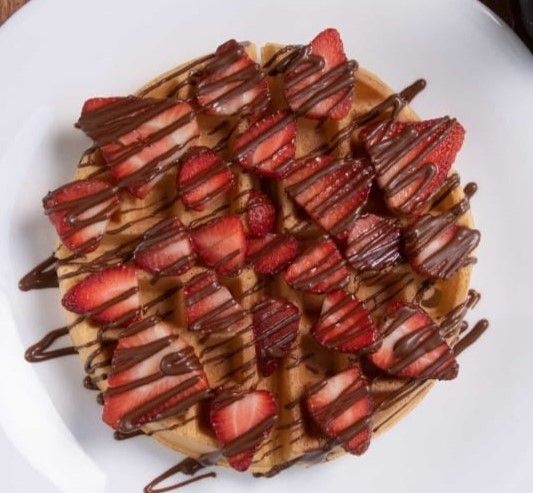 WAFFLE Y FRESAS