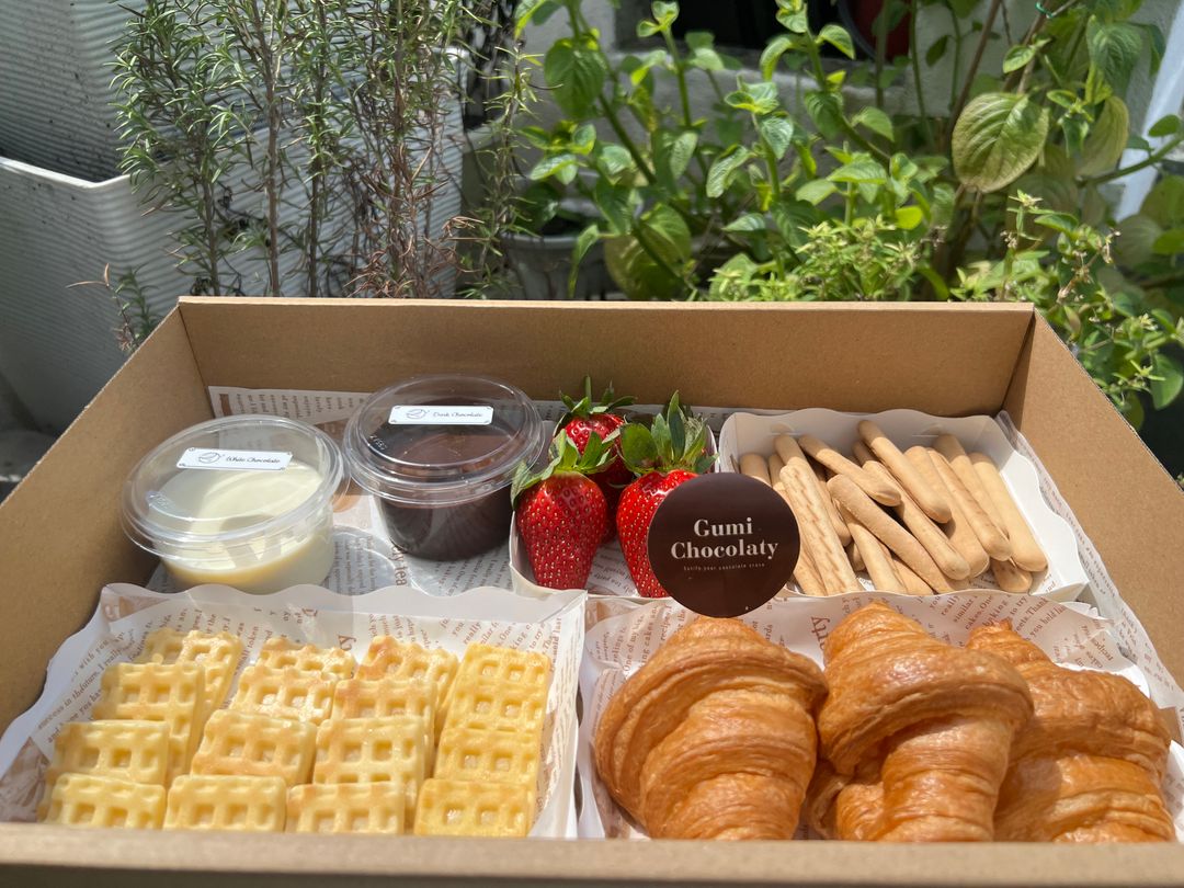 Medium Snack Treats Box