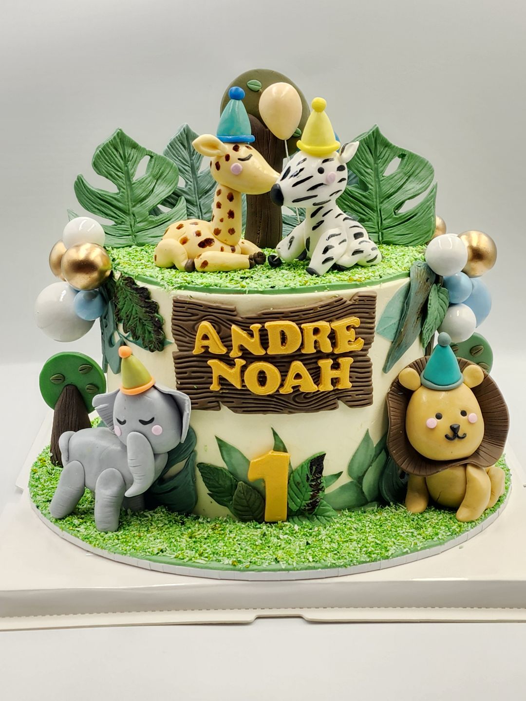Safari animal themed cake - V 2.0