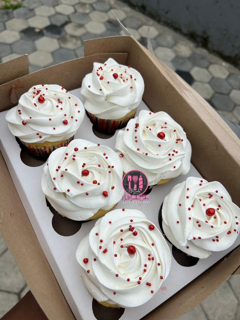 Box of 6 CupCakes With Toppings