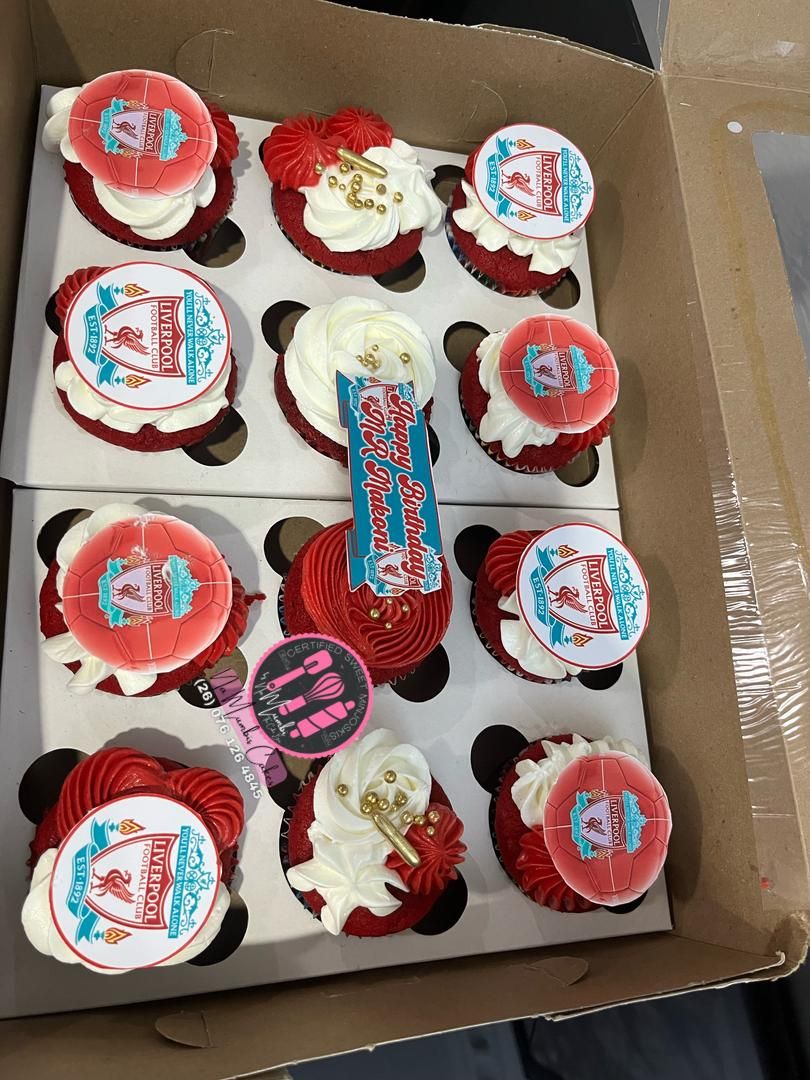 Box of 12 CupCakes With Toppings