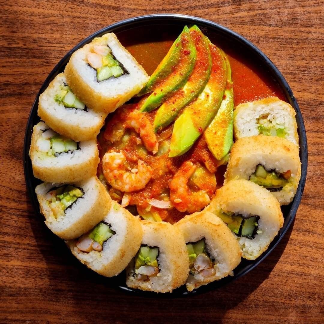 SUSHI EMPANIZADO CON AGUACHILE