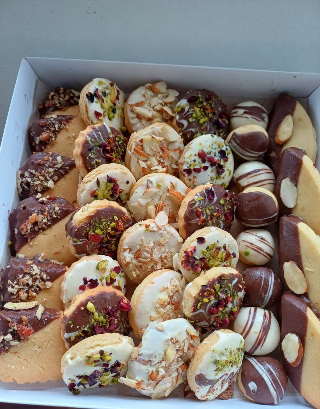 Chocolate Nut Biscuit Box 
