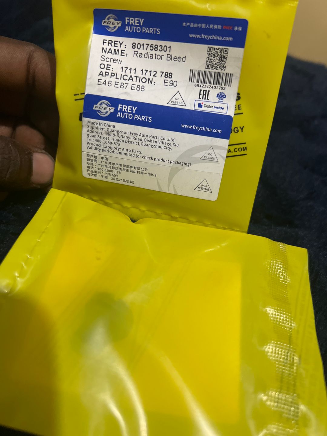 Radiator bleeding screw