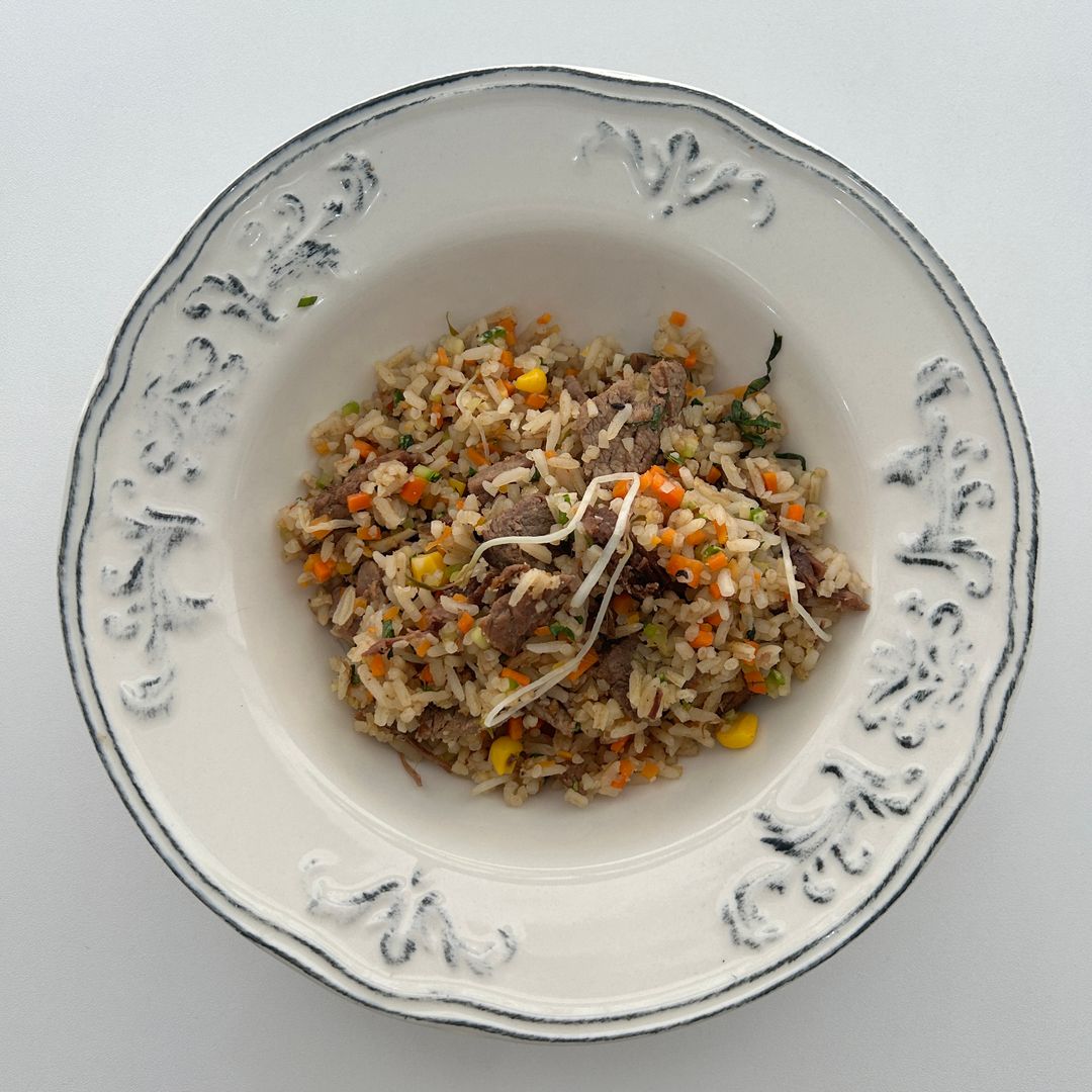 Arroz salteado con carne