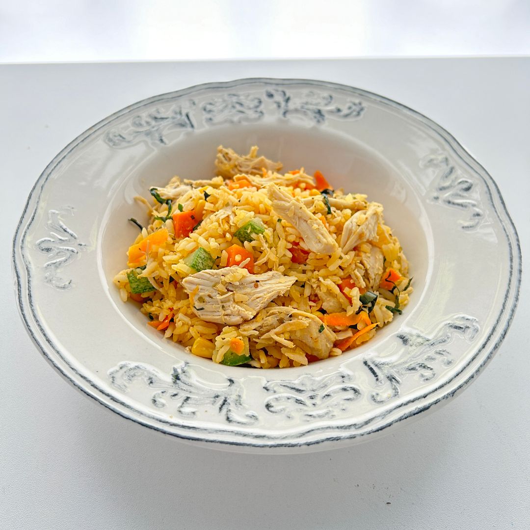 Arroz con pollo y vegetales