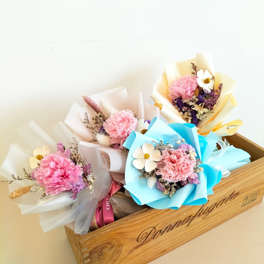 One-Stalk Preserved Carnations Bouquet