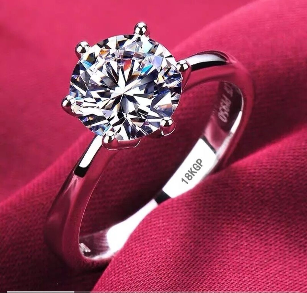 Classique Engagement Ring