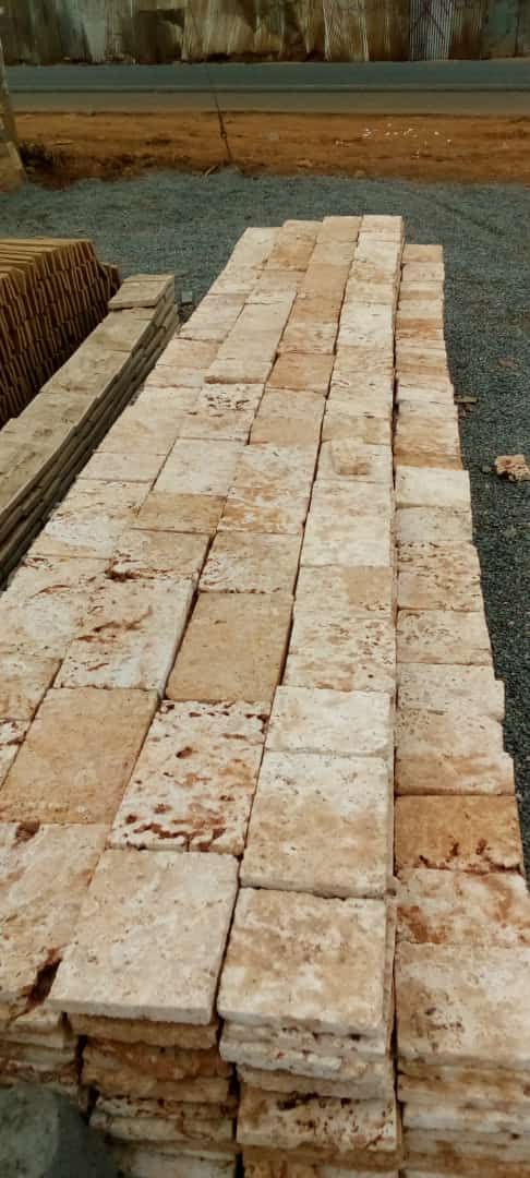 Bush stone 