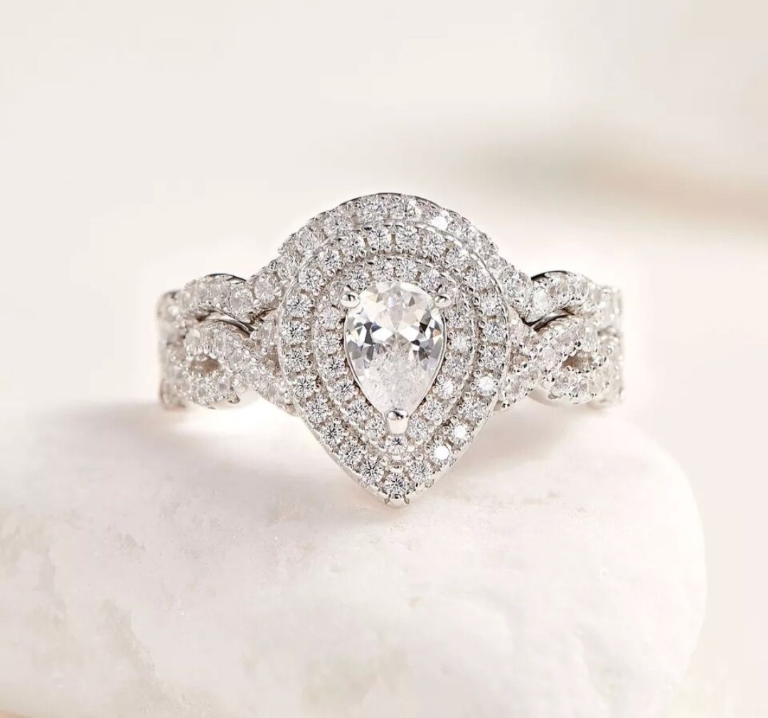 Navada Pear Shape Wedding Set (2 Piece) Size 9
