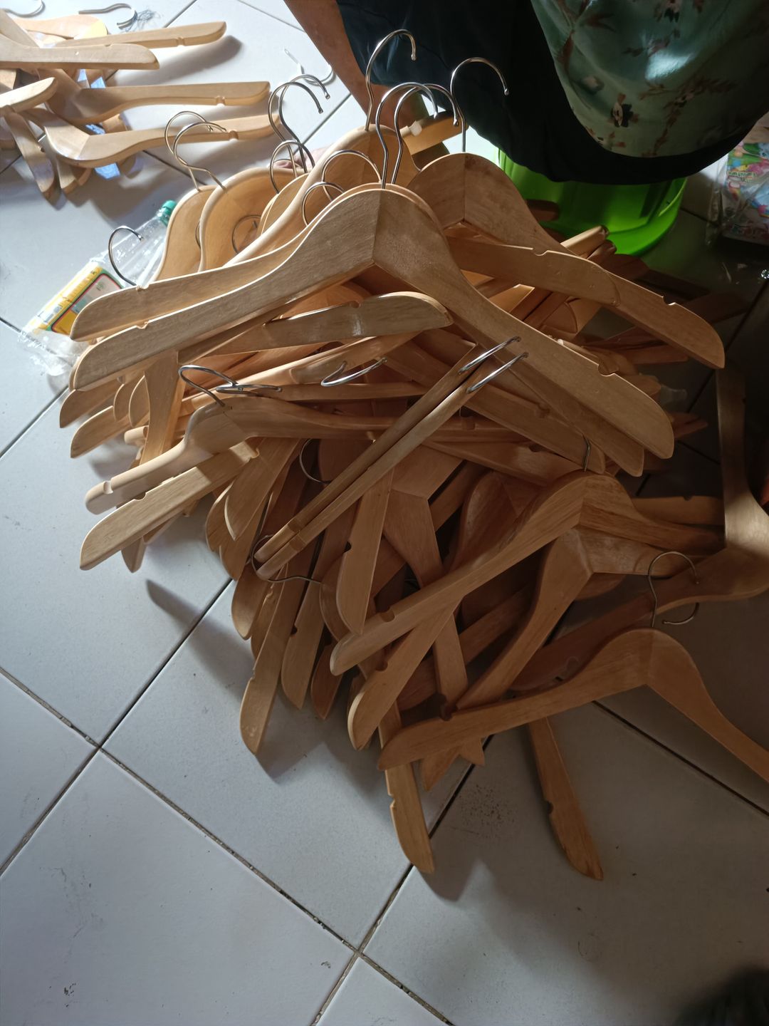 Hanger kayu polos dewasa