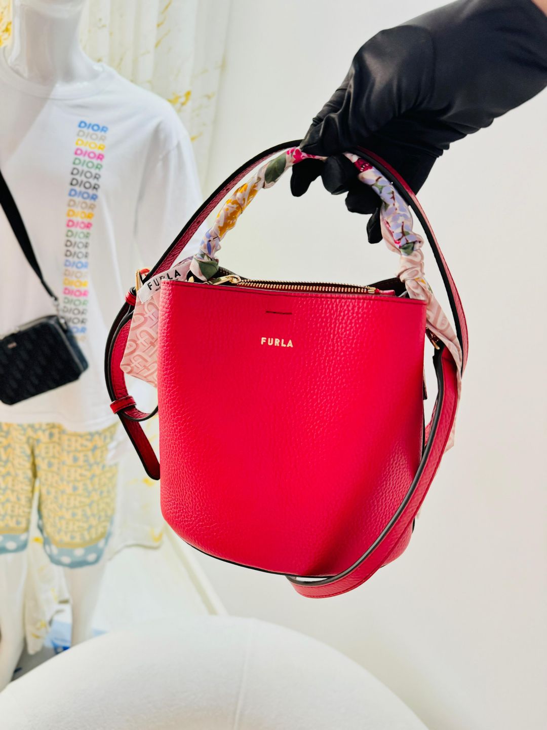 Bolsa hobo furla reversível 