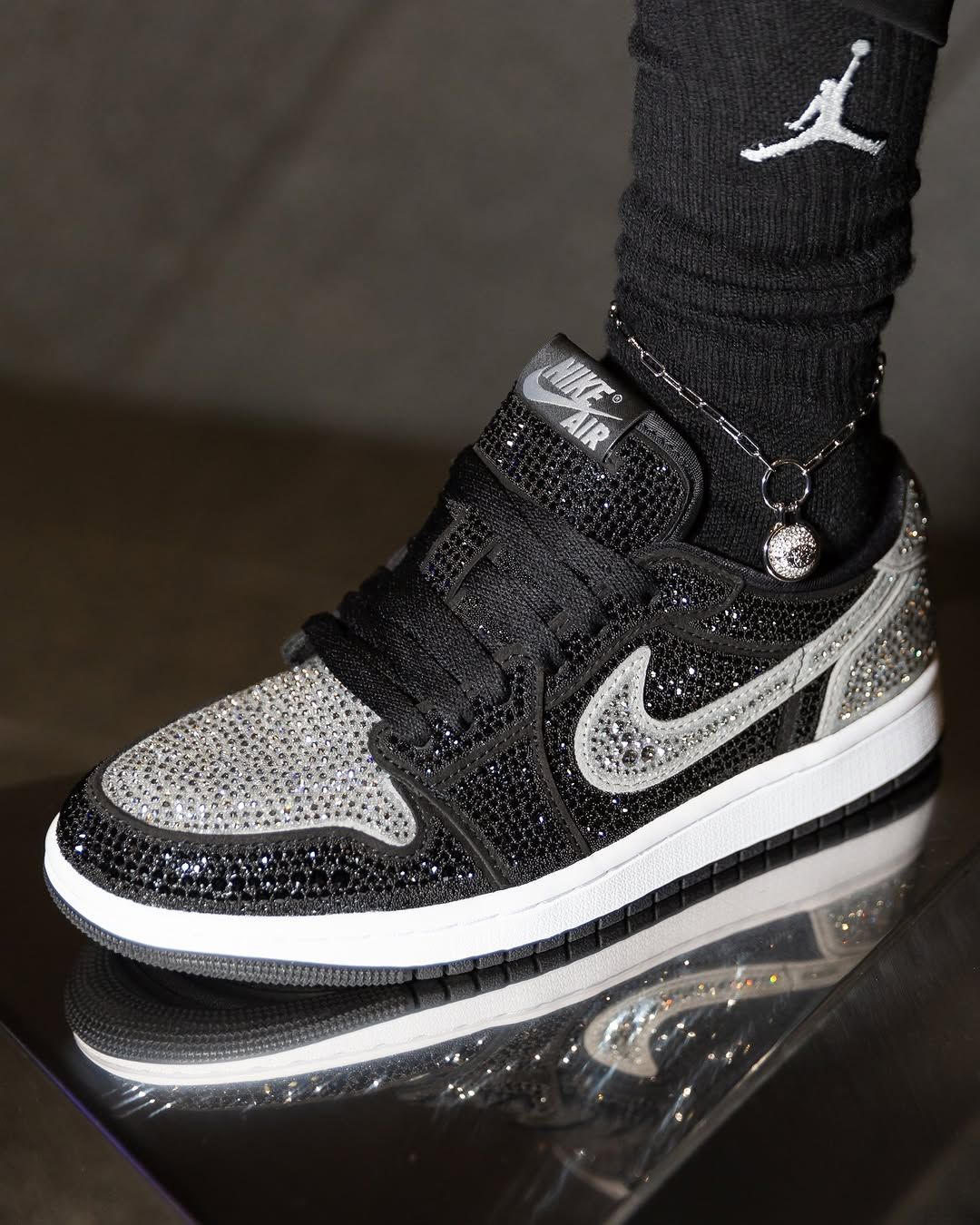 NIKE AIR JORDAN1 RETRO LOW x SWAVROSKY