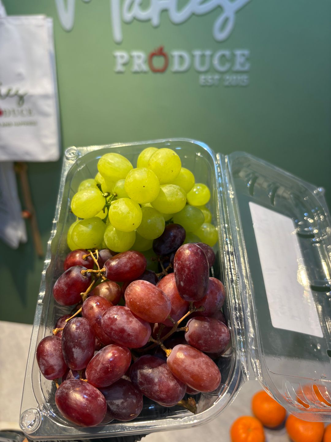Mixed seedless grapes 