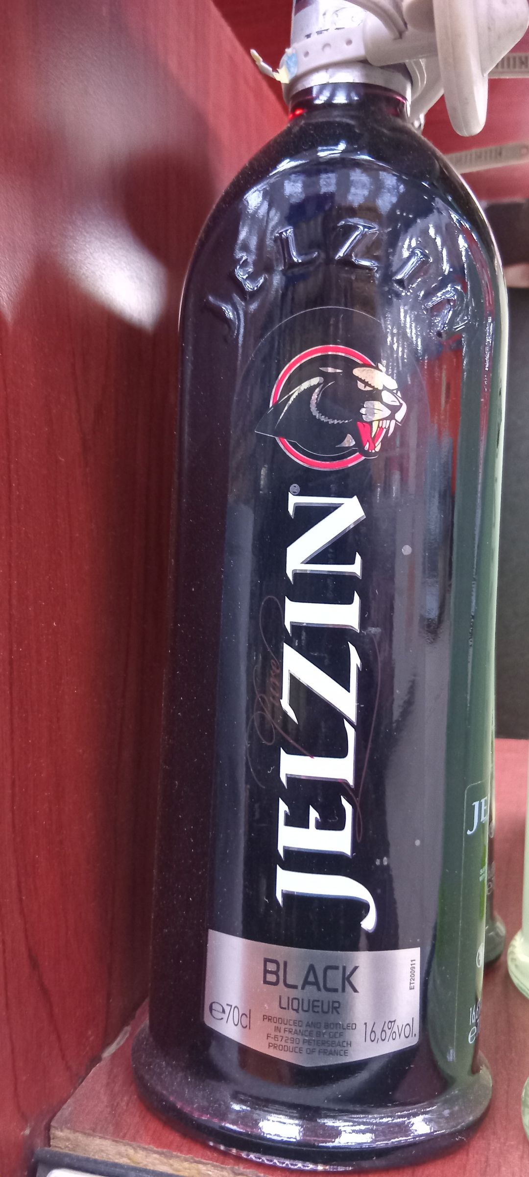 B. Jelzin Black Liqueur 700ml
