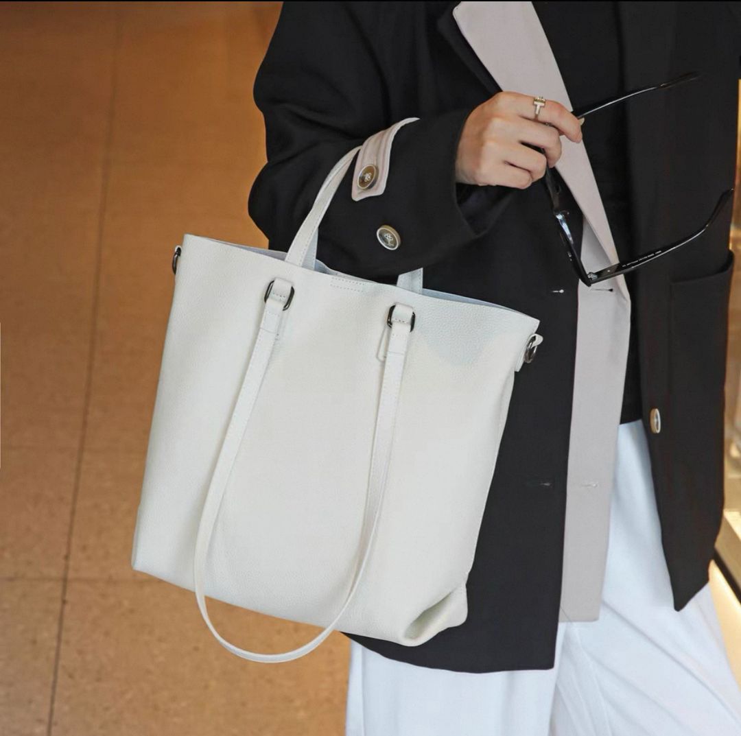 8013 - Tote Shoulder Bag in Calf Leather