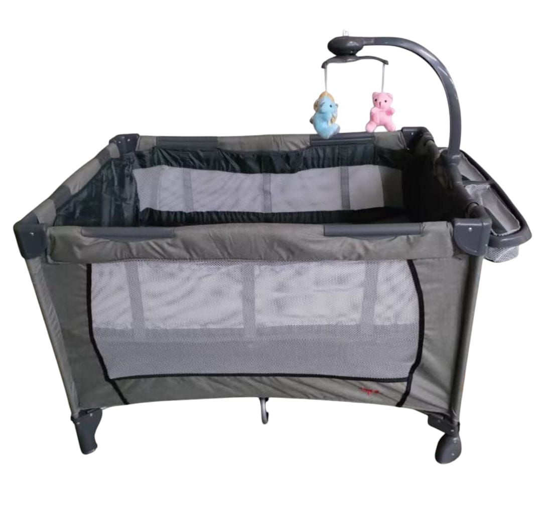 Baby cots/playpens Has a hanging toys Fitted mosquito Net