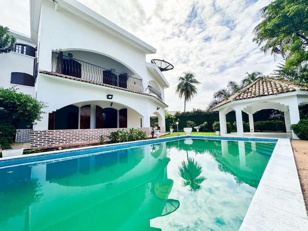 2 plateaux _Vallons | Villa Triplex de 12 pièces | 450 millions CFA | + de détails en description  