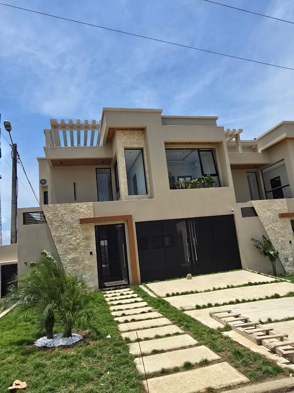 Riviera_Abbata | Triplex de 8 pièces | 350 millions CFA | + de détails en description 