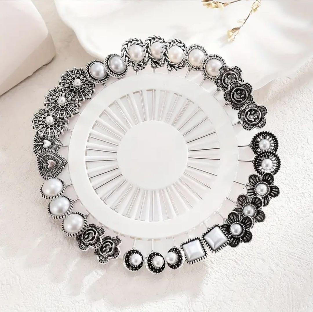 30 Pieces Vintage Style Pins