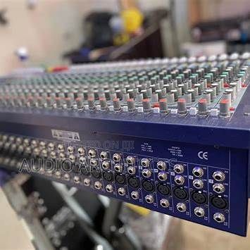 YAMAHA MIXER LX9 – 32 CANAUX
