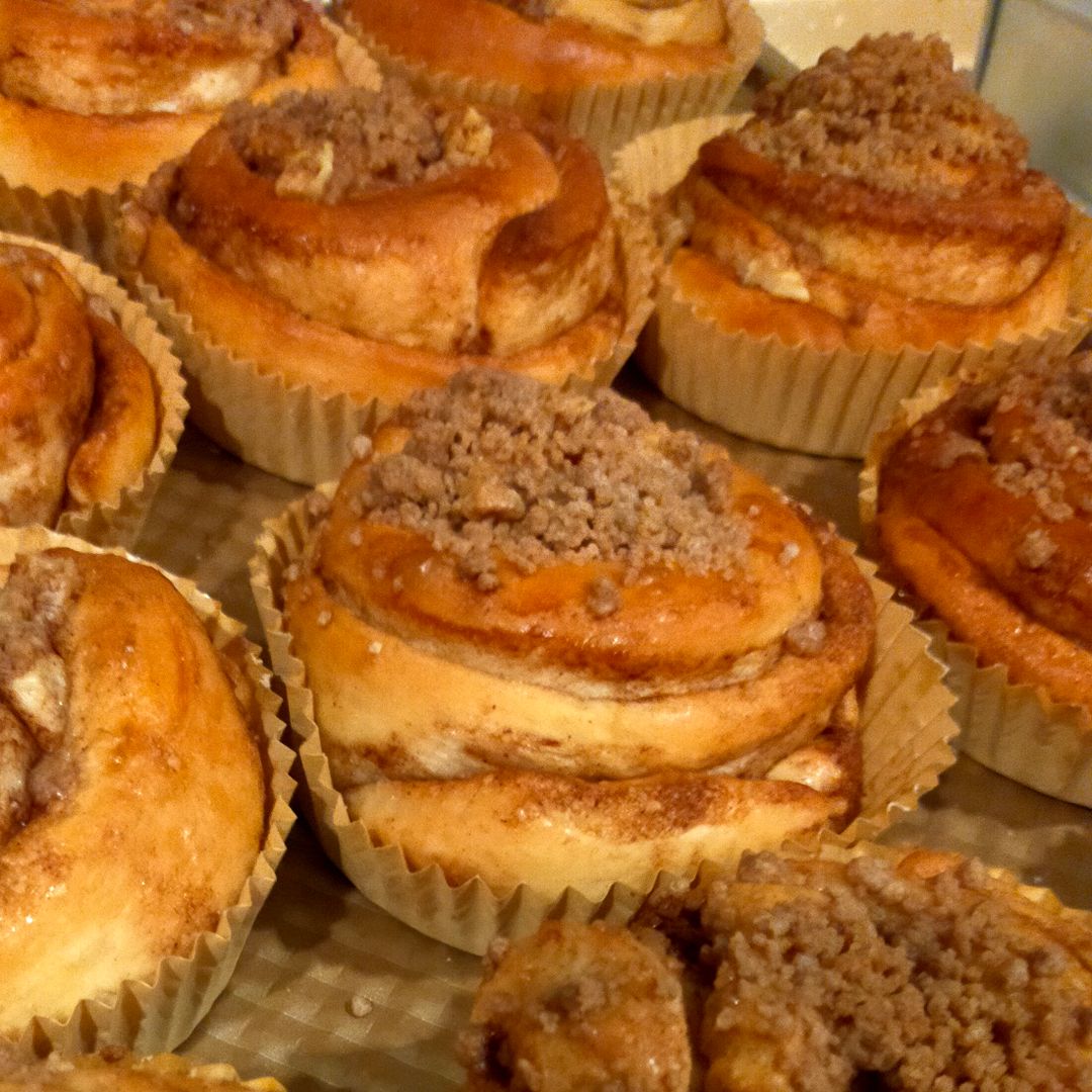 Cinnamon Rolls (2pcs)