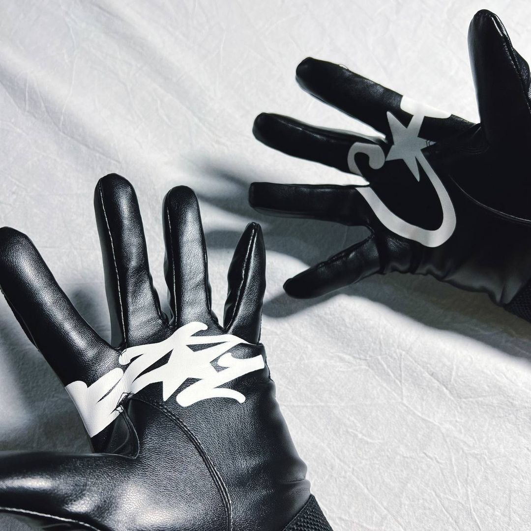 Corteiz leather gloves 