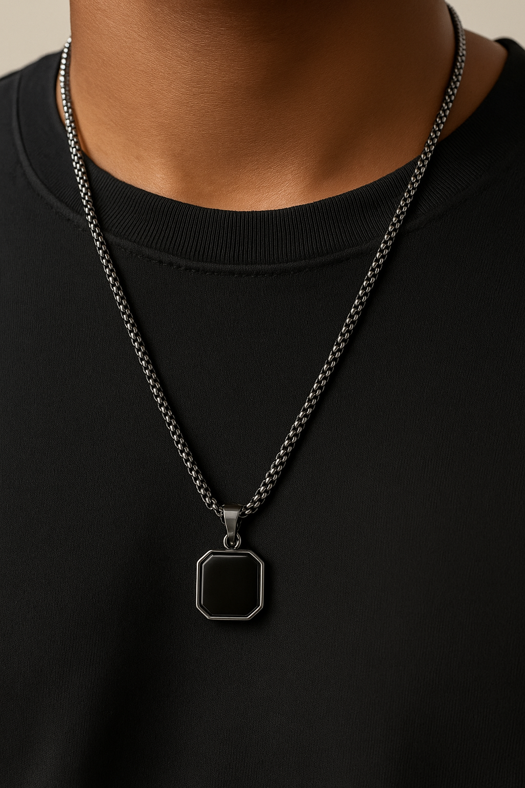 Collier Médaillon Noir