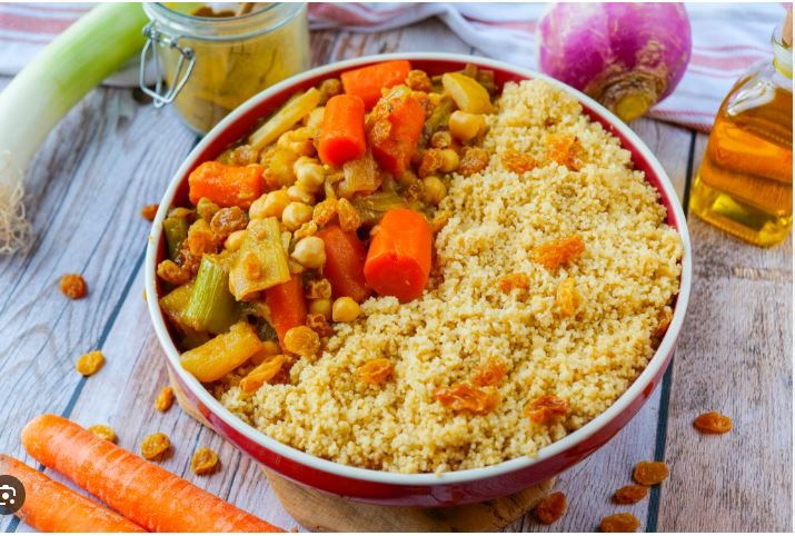 Couscous (Tomate, arachide, légumes)