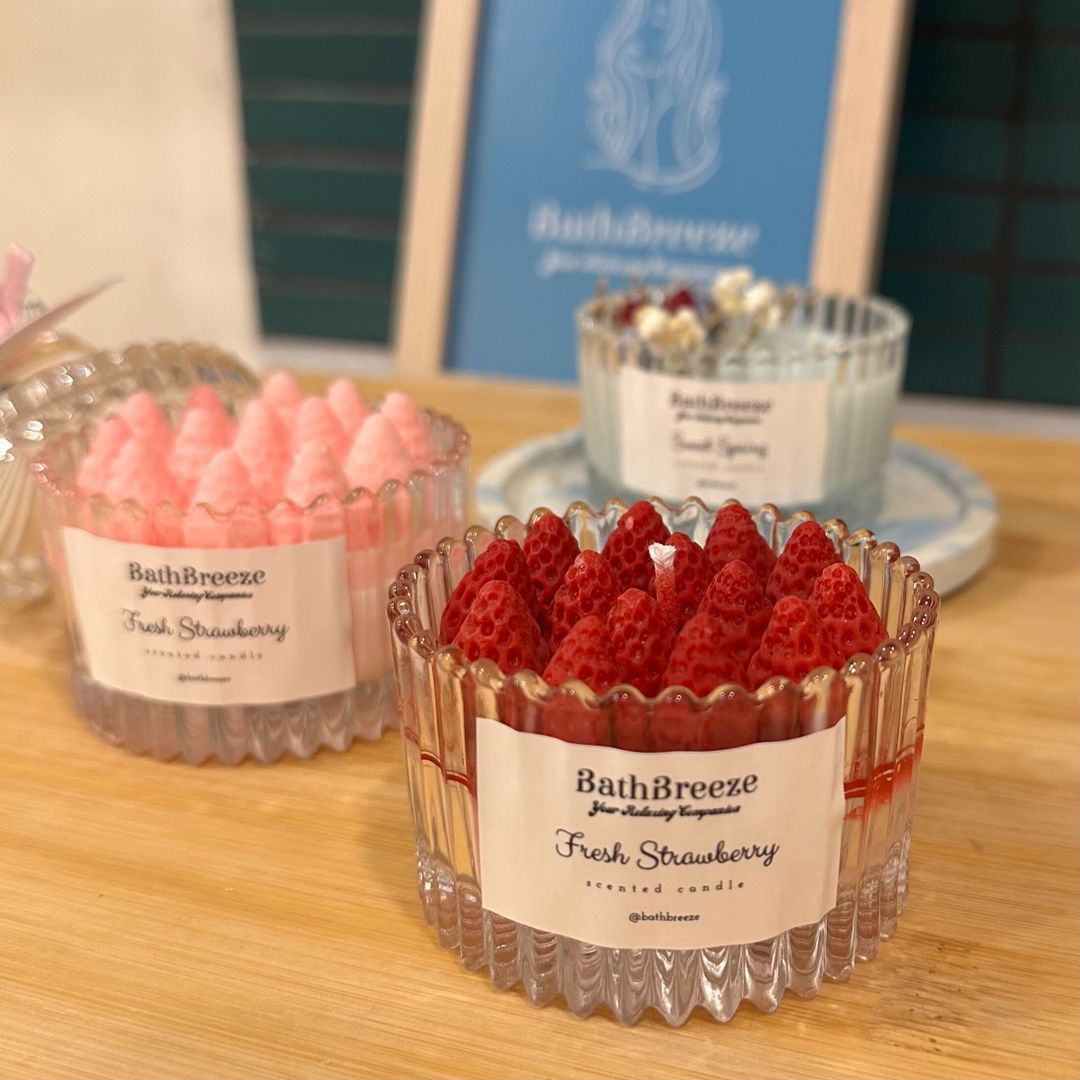 BathBreeze Fresh Strawberry Candle - Lilin Aromaterapi / Scented Candle - Red