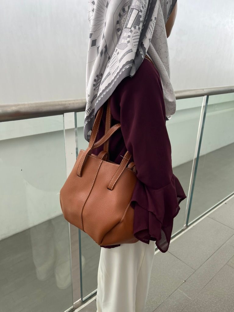 Felicity Shoulderbag