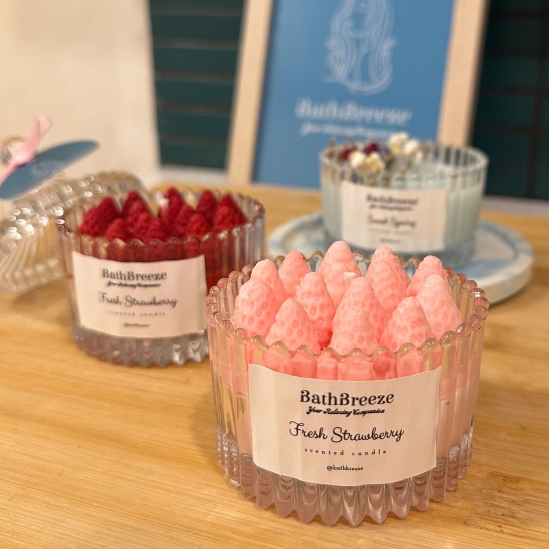 BathBreeze Fresh Strawberry Candle - Lilin Aromaterapi / Scented Candle - Pink
