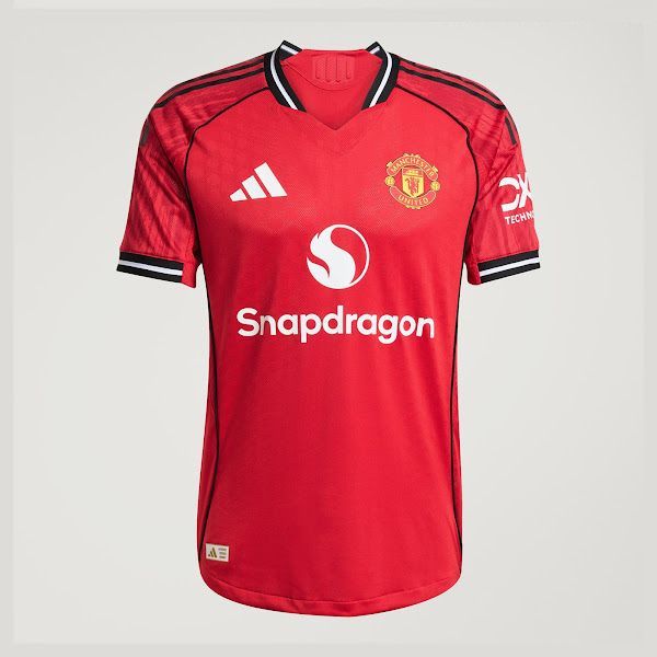 Manchester United 25/26 home match kit 